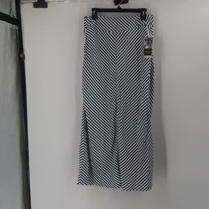 Chapter One Women's Striped Skirt Size 6 Navy Blue and White New with tags